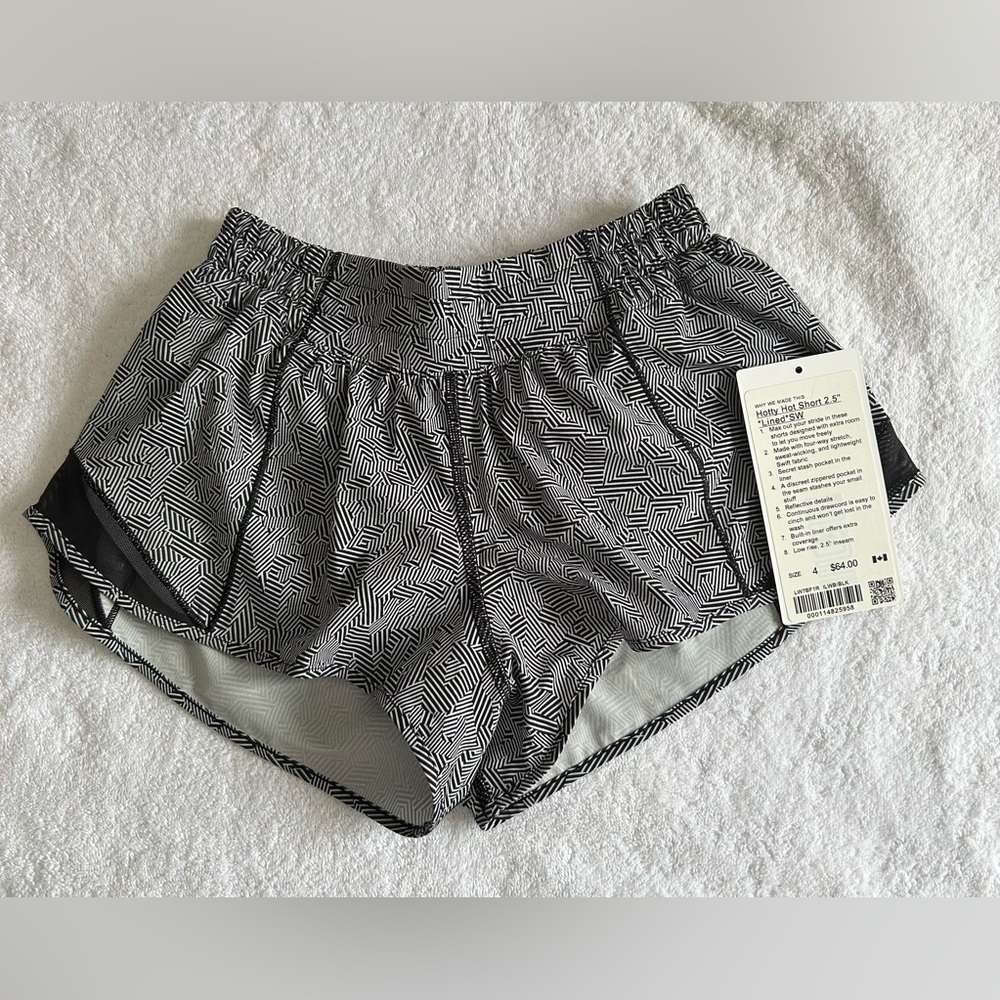Lululemon RARE PRINT SEAWHEEZE 2020 Hotty Hot Short 2.5" Lined-